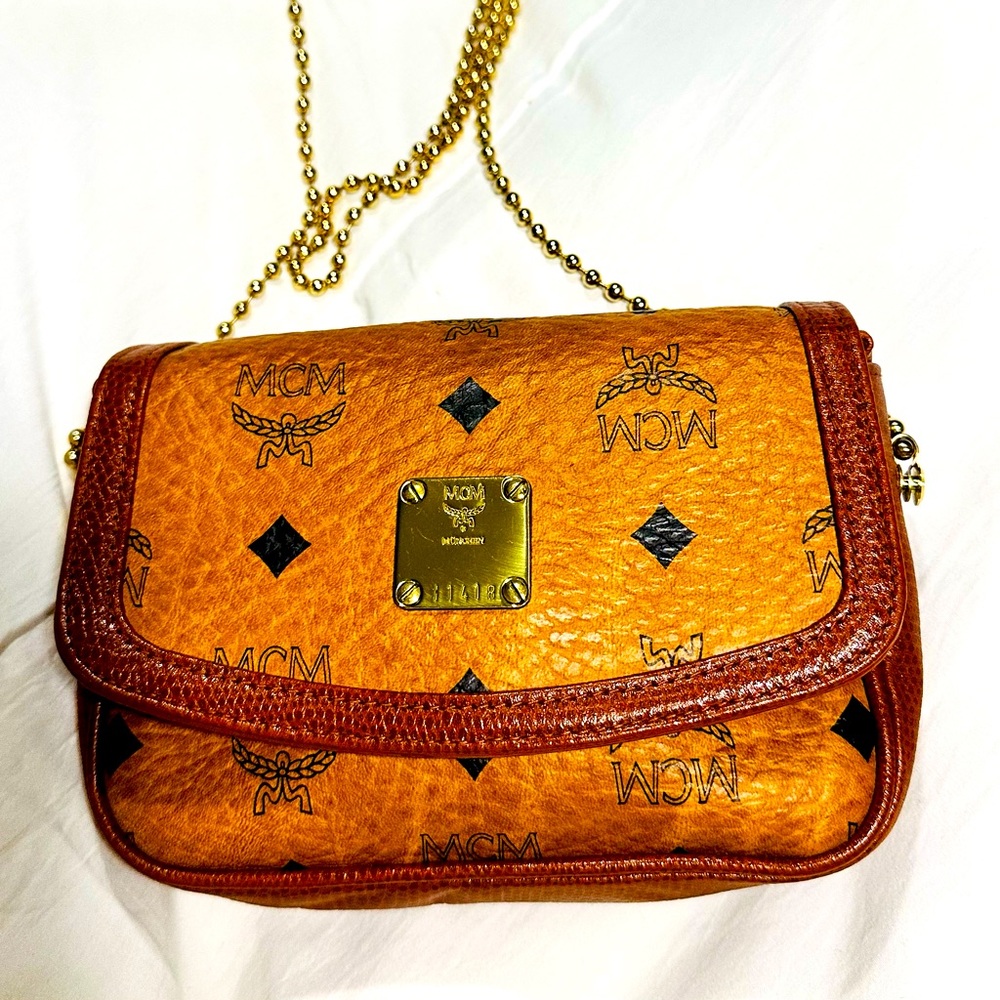 MCM Brown Crossbody Bag with Gold Accents
Strap is 30 inches long ☺️